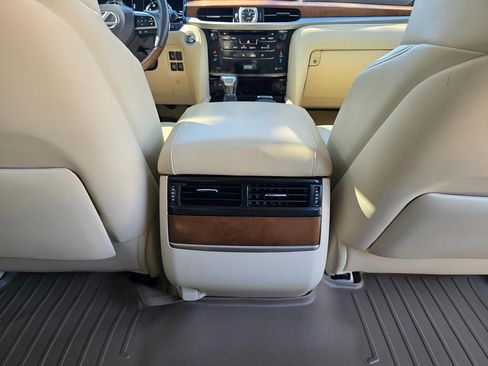 Used 2019 Lexus LX 570 4WD w/ Luxury Package image 13