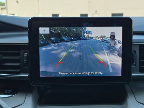 Used 2023 Ford Explorer XLT w/ Equipment Group 202A RWD image 18