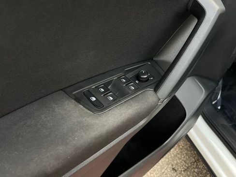 Used 2019 Volkswagen Tiguan S image 11