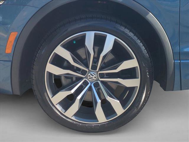Used 2020 Volkswagen Tiguan SEL Premium R-Line AWD/4WD image 24