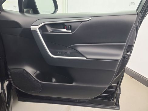 Used 2025 Toyota RAV4 XLE image 12