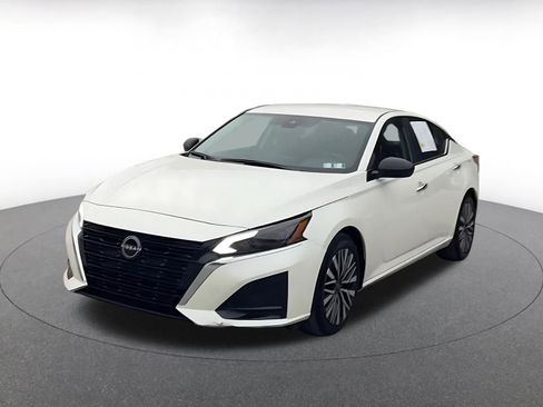 Used 2025 Nissan Altima 2.5 SV image 7