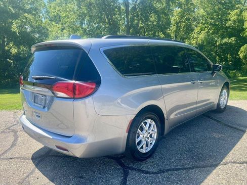 Used 2020 Chrysler Voyager Lxi FWD image 3