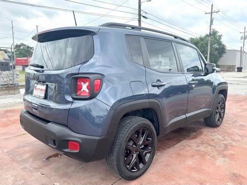 Used 2022 Jeep Renegade Altitude w/ Sun/Sound Group AWD/4WD image 5