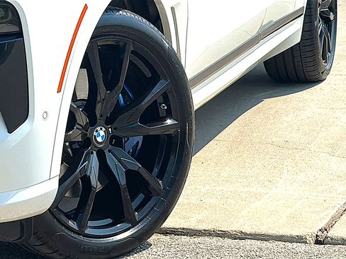 Certified 2025 BMW X7 M60i AWD/4WD image 3