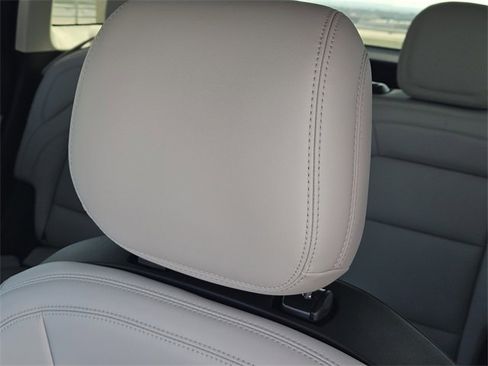 New 2026 Lincoln Nautilus Premier image 14