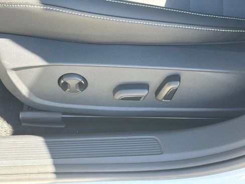 Used 2025 Volkswagen Jetta SE FWD image 10