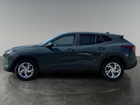 Used 2025 Chevrolet Trax LS w/ LS Convenience Package FWD image 5