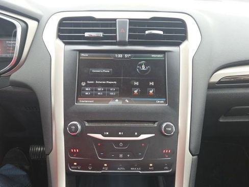 Used 2014 Ford Fusion SE w/ Equipment Group 202A image 27