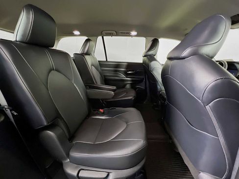Used 2024 Toyota Grand Highlander XLE image 27