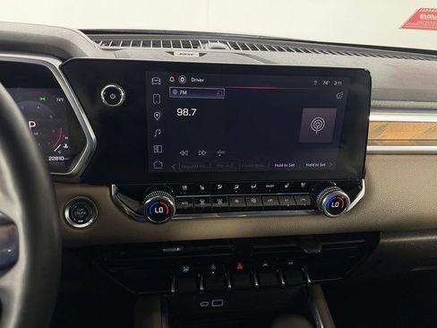 Used 2025 GMC Canyon Denali AWD/4WD image 17