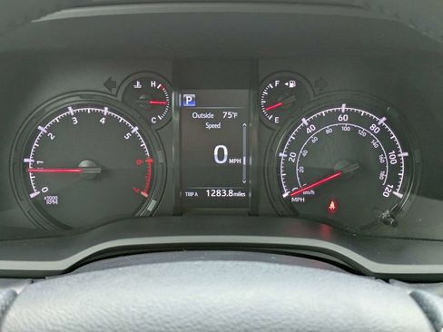 Used 2023 Toyota 4Runner SR5 Premium w/ Moonroof Package RWD image 39