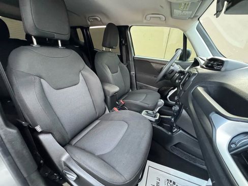 Used 2019 Jeep Renegade Sport w/ Sport Appearance Group AWD/4WD image 16