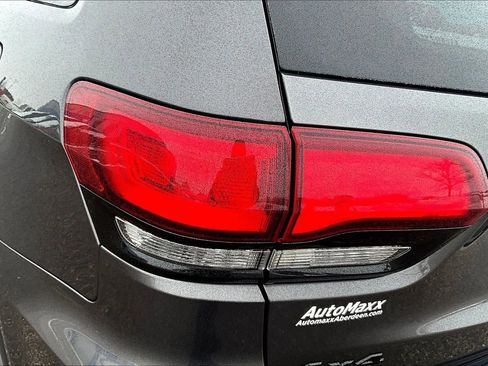 Used 2021 Jeep Grand Cherokee Laredo X AWD/4WD image 29