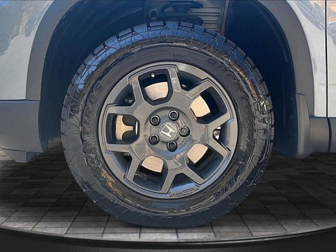 Used 2025 Honda Pilot TrailSport image 9