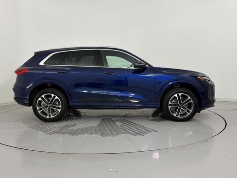 Certified 2025 Audi Q5 Premium w/ Convenience Package AWD/4WD image 8