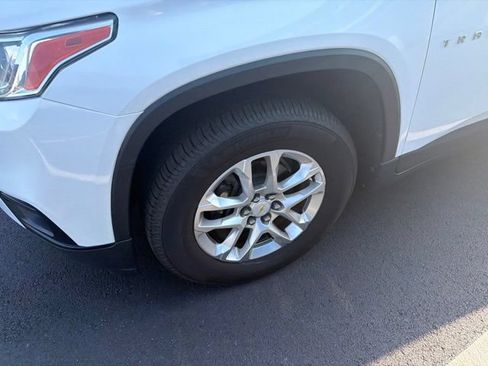 Used 2020 Chevrolet Traverse LS FWD image 5