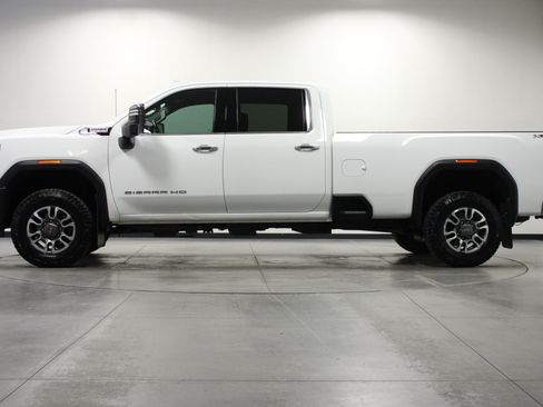 Used 2024 GMC Sierra 3500 SLT w/ X31 Off-Road Package AWD/4WD image 7