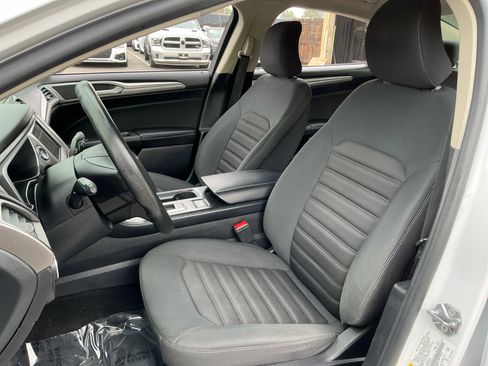Used 2019 Ford Fusion SE image 18