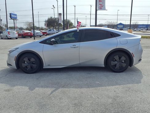 Used 2025 Toyota Prius LE image 8