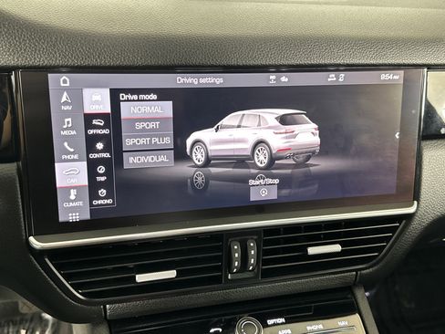 Used 2021 Porsche Cayenne Base image 21