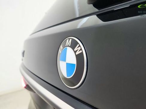 Used 2024 BMW X7 xDrive40i w/ Parking Assistance Package AWD/4WD image 17