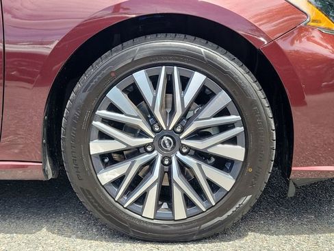 Used 2024 Nissan Altima 2.5 SV FWD image 6