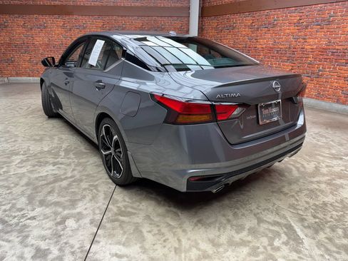 Used 2024 Nissan Altima 2.5 SR w/ SR Premium Package FWD image 2