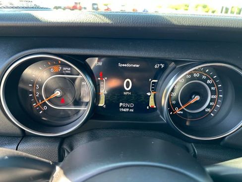 Used 2021 Jeep Wrangler Unlimited Sahara image 27