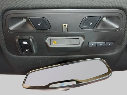 Used 2016 Chevrolet Camaro SS image 18