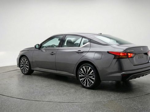 Used 2025 Nissan Altima 2.5 SV image 6