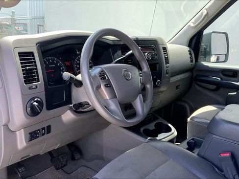 Used 2016 Nissan NV 3500 SV RWD image 2