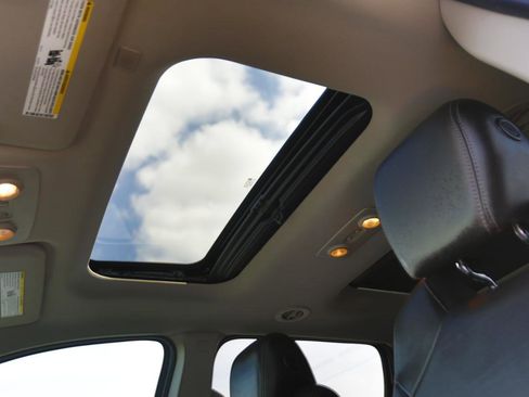 Used 2017 Chevrolet Traverse LT FWD image 16