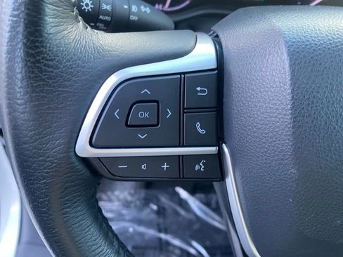 Used 2022 Toyota Sienna XLE image 22
