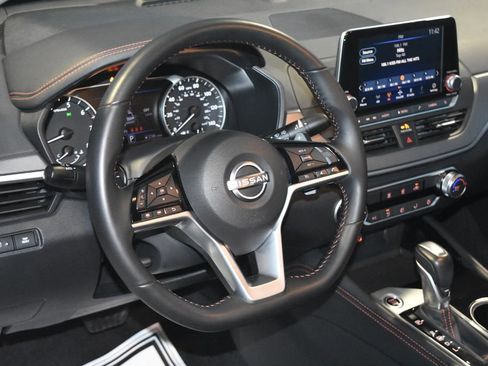 Certified 2025 Nissan Altima 2.5 SR image 2