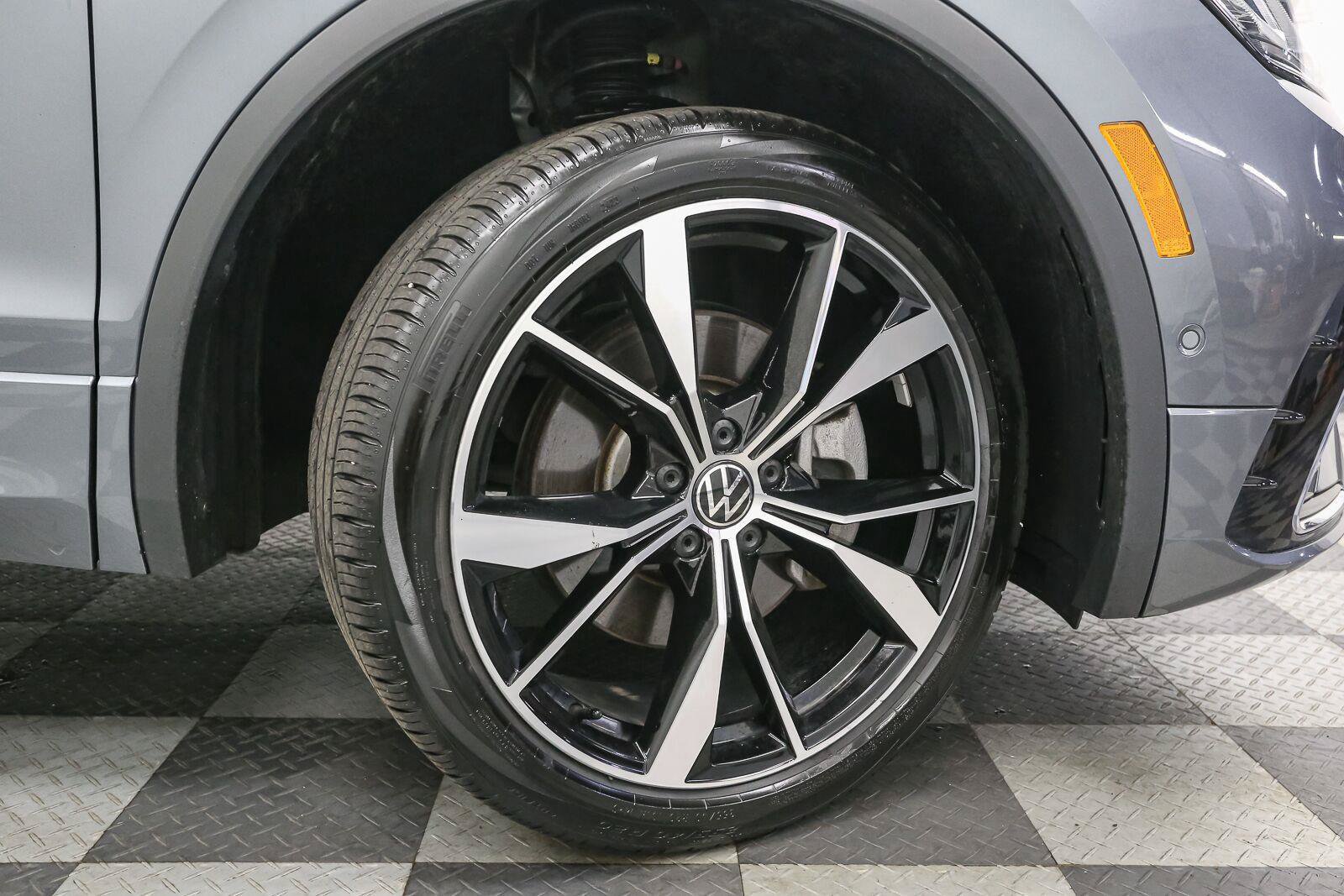 Used 2023 Volkswagen Tiguan SEL R-Line AWD/4WD image 18