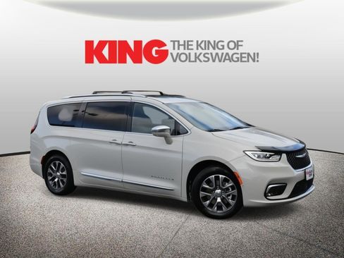 Used 2021 Chrysler Pacifica Pinnacle image 1
