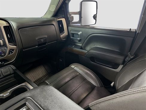 Used 2019 GMC Sierra 3500 Denali w/ Duramax Plus Package image 26