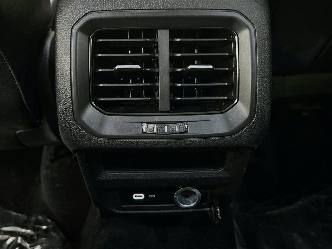 Used 2023 Volkswagen Tiguan SE FWD image 18