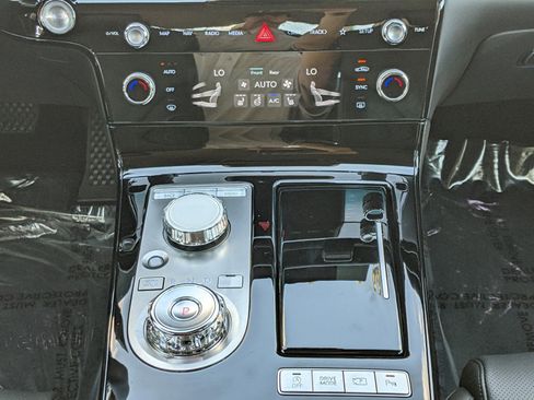 Used 2025 Genesis G80 2.5T image 15