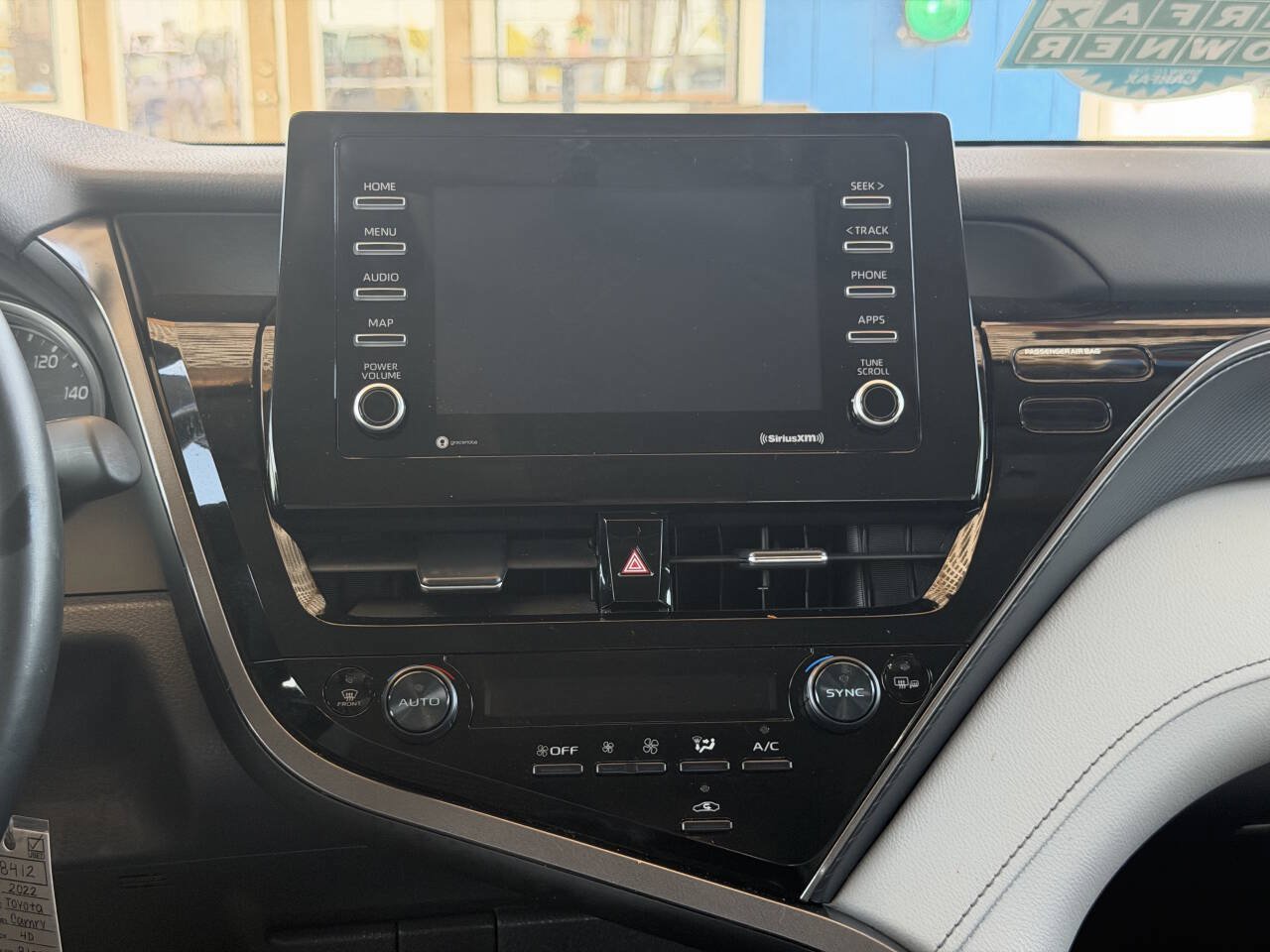 Used 2022 Toyota Camry SE FWD image 13