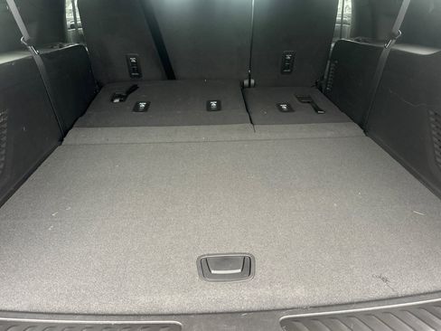 Used 2024 GMC Yukon XL SLT image 16