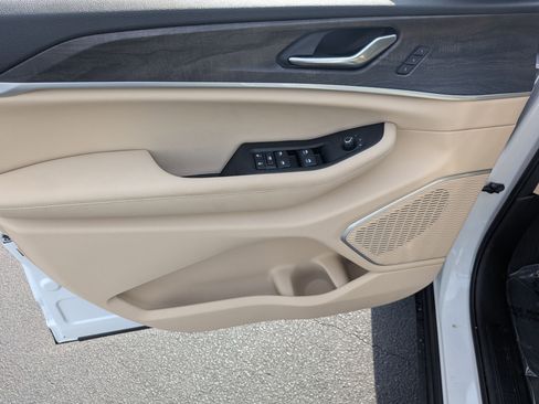 New 2026 Jeep Grand Cherokee Limited w/ Luxury Tech Group II RWD image 10