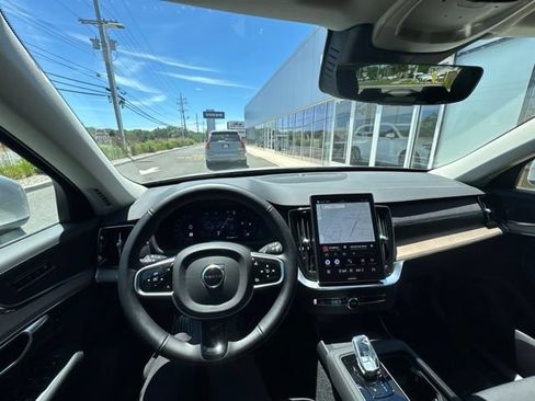 Certified 2025 Volvo XC90 B6 Plus AWD/4WD image 21