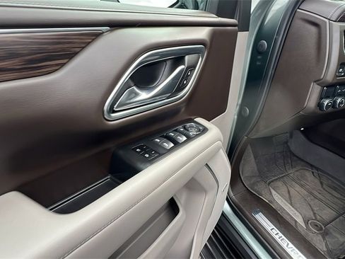 Certified 2023 Chevrolet Suburban LT w/ Luxury Package image 12