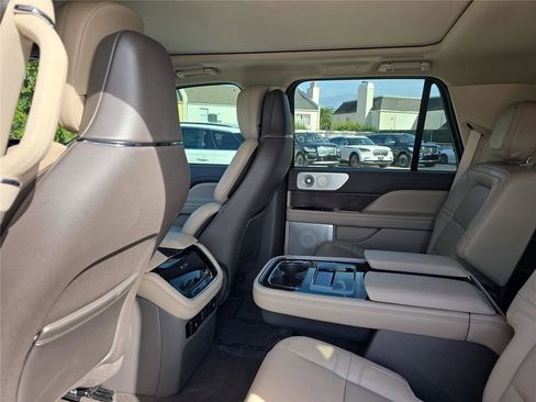 Used 2024 Lincoln Navigator Reserve image 15