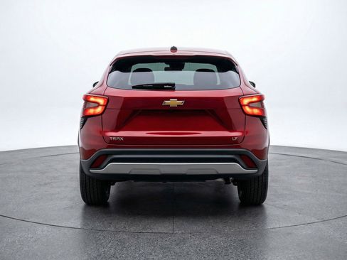 Used 2025 Chevrolet Trax LT w/ LT Convenience Package image 7