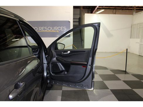 Used 2025 Ford Escape ST-Line image 25