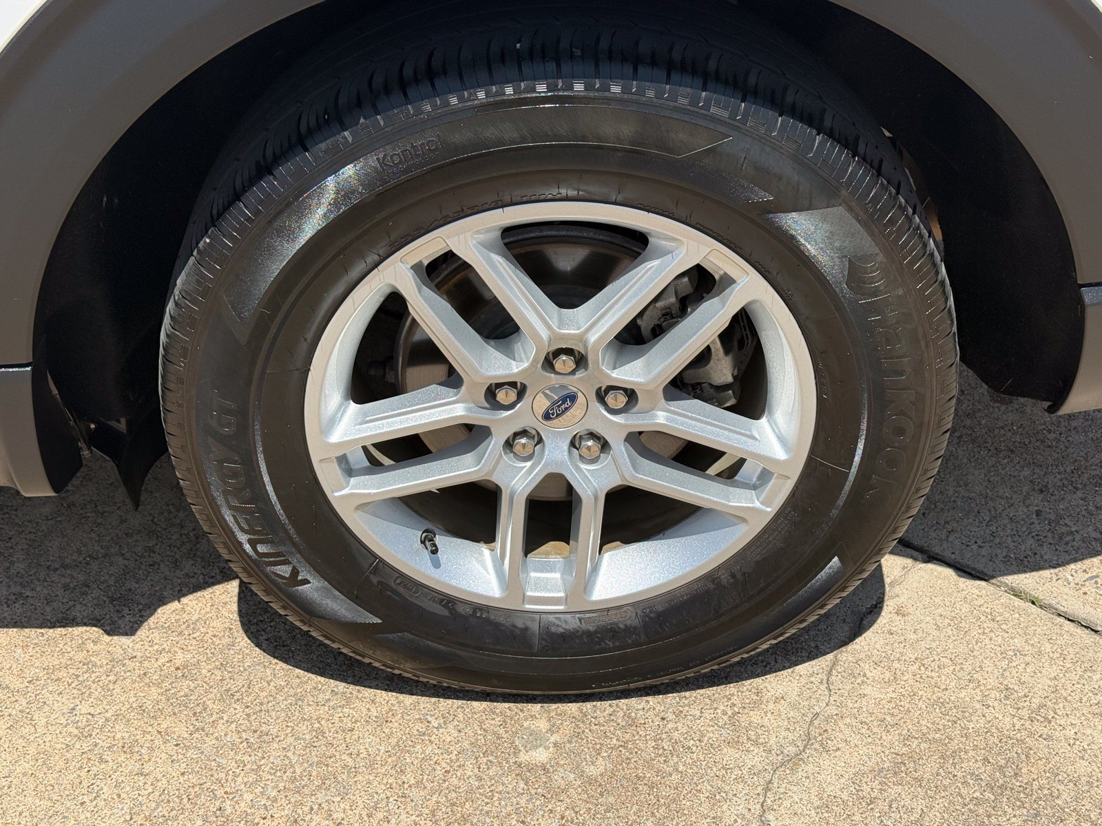 Certified 2025 Ford Explorer Active w/ Active Comfort Package RWD image 9