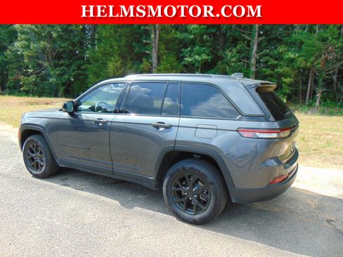 Certified 2024 Jeep Grand Cherokee Altitude RWD image 7